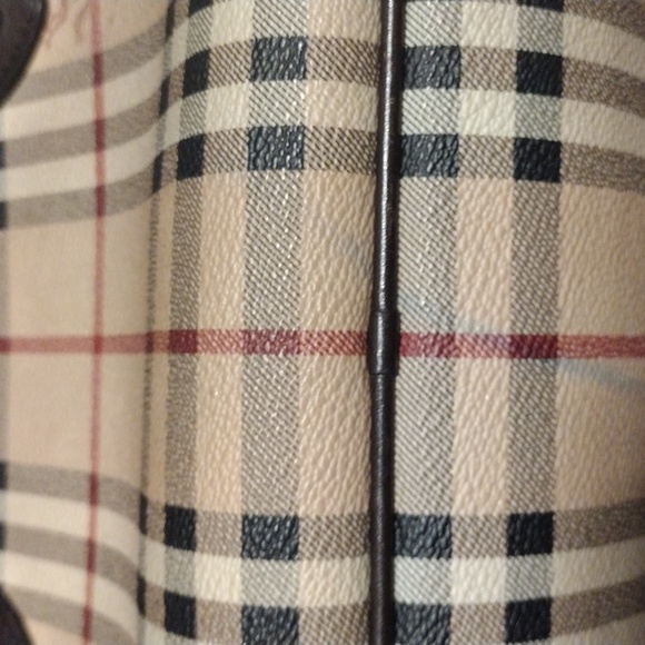 Burberry shoulder bag large tote style. - Picture 6 of 8